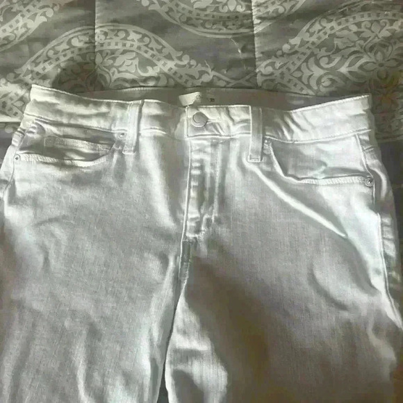 Joe’s Jean white 31 ladies excellent condition. Super stretch. Great for summer! - Picture 4 of 8